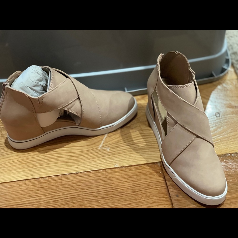 Casual wedges